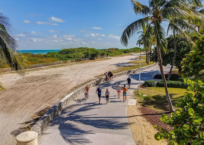 Deco Ocean Dr Deal, W/2 Queen Beds, South Beach