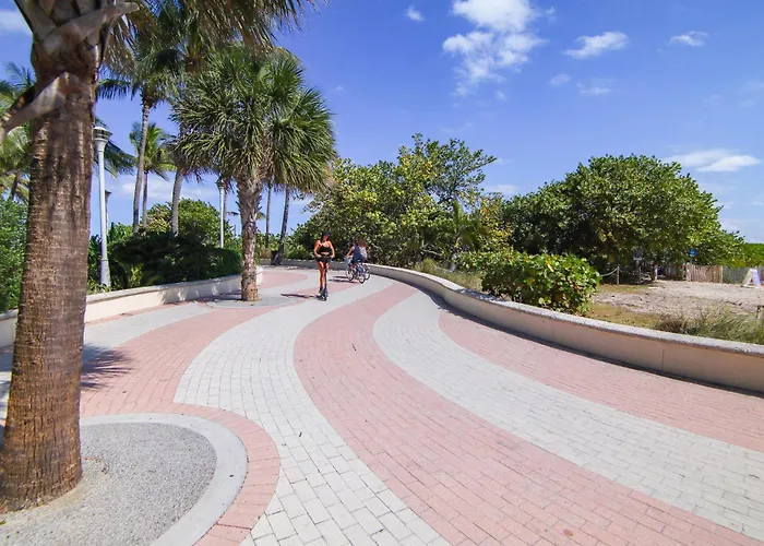 Deco Ocean Dr Deal, W/2 Queen Beds, South Beach
